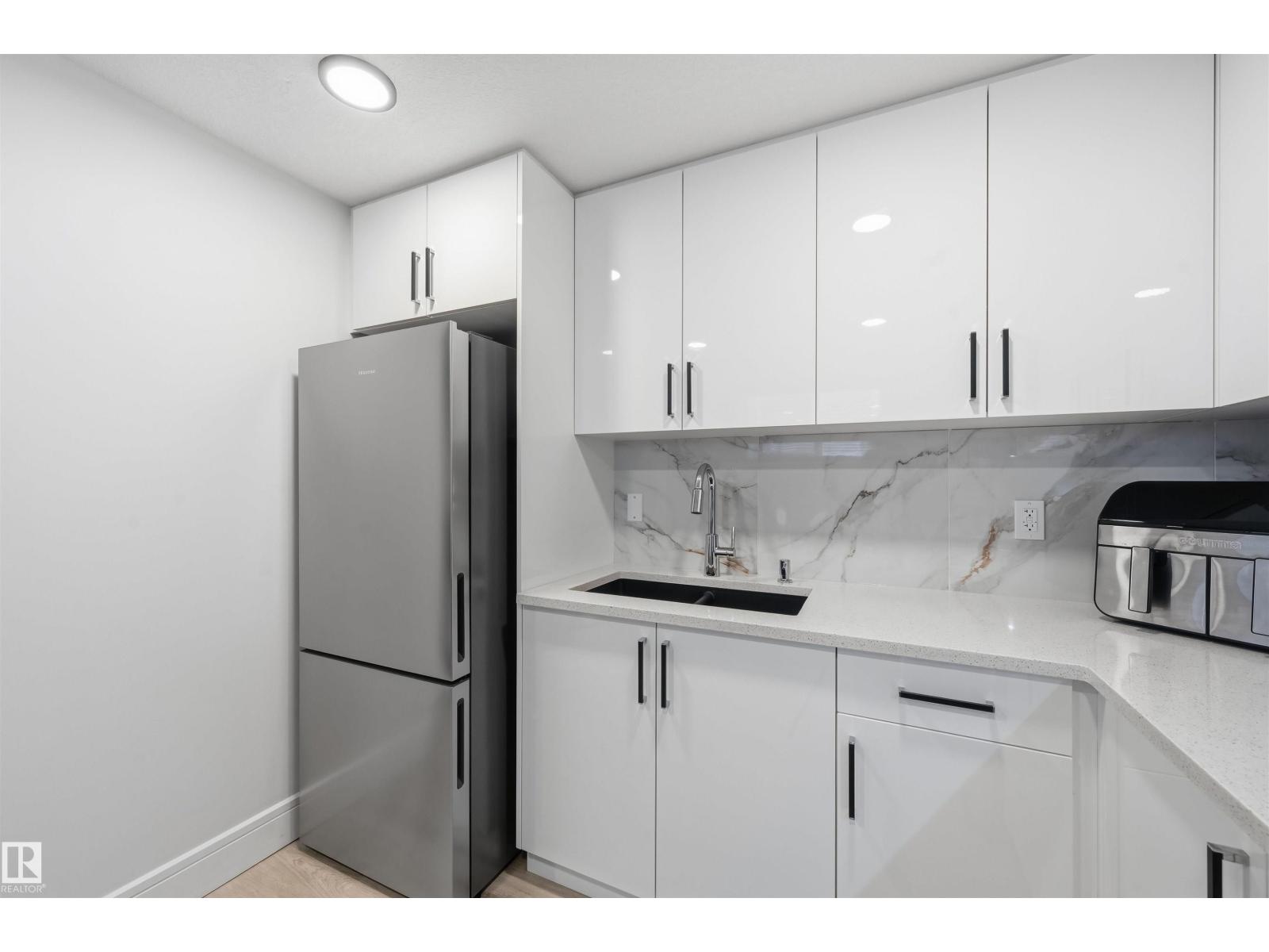 10909 151 ST NW - 39