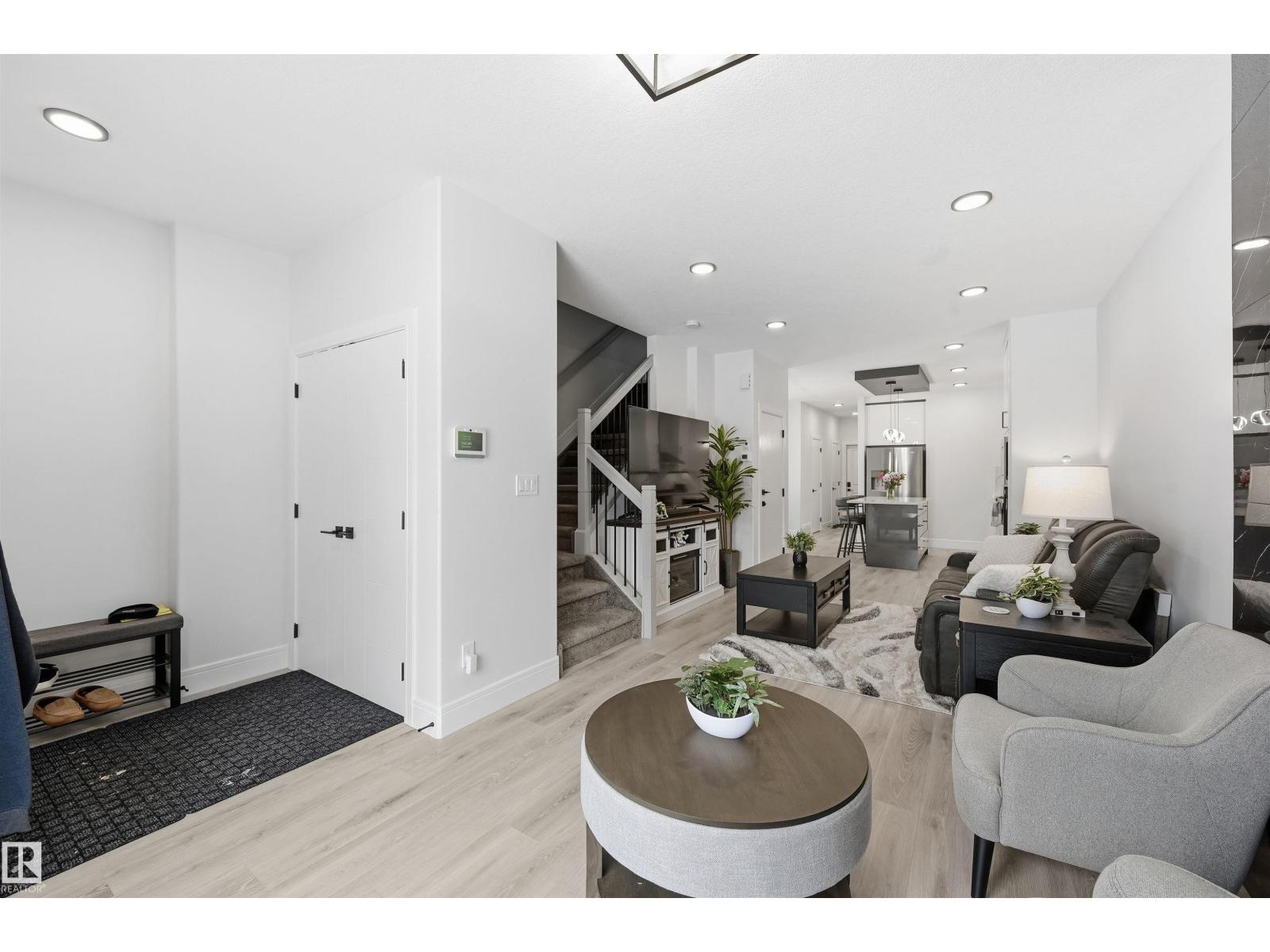 10909 151 ST NW - 6
