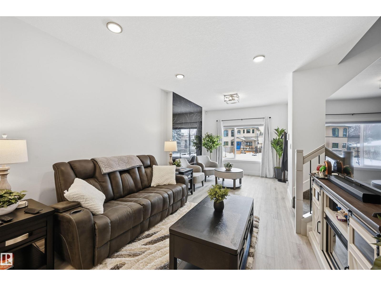 10909 151 ST NW - 8
