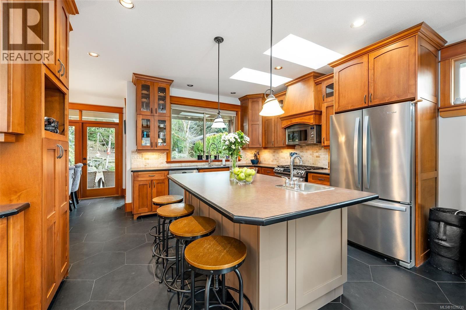 3676 MONTEREY DR - 26