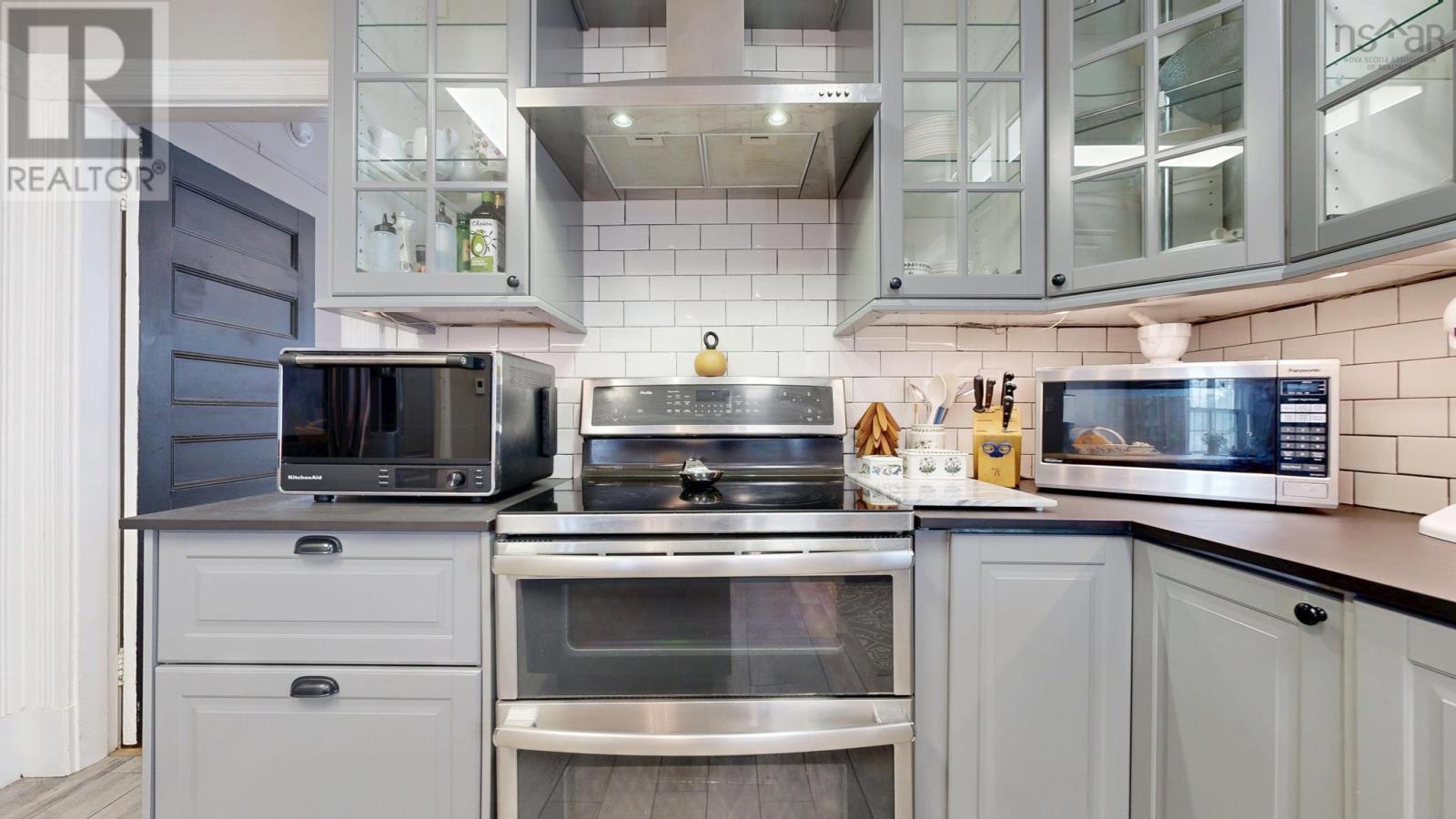 Property 10 of 48 of 1484 Bridge Street