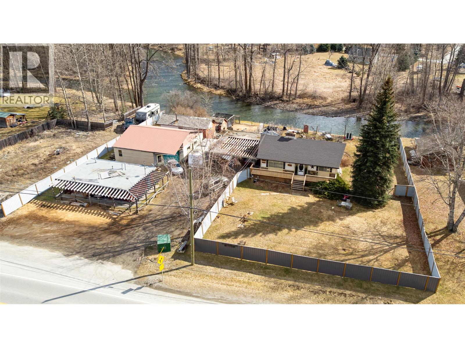 9005 3 & 95 Highway, Yahk