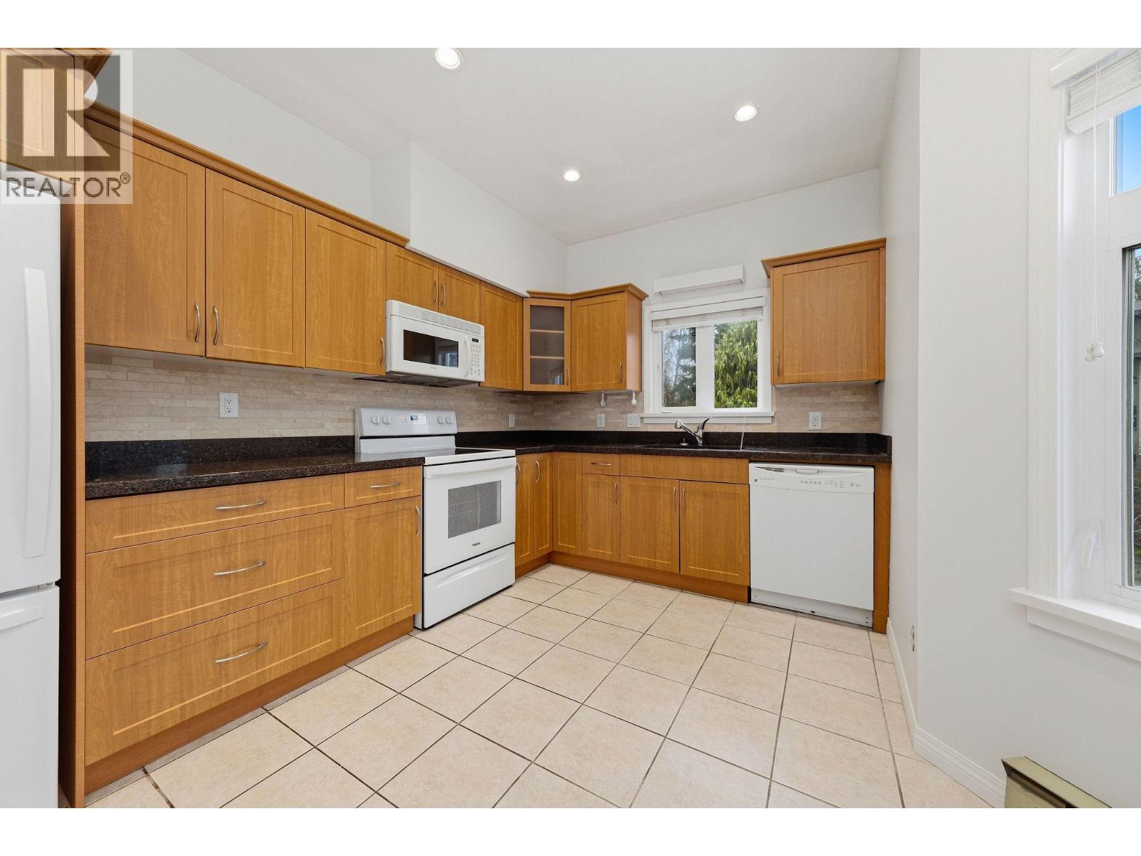 507 2800 CHESTERFIELD AVENUE, North Vancouver