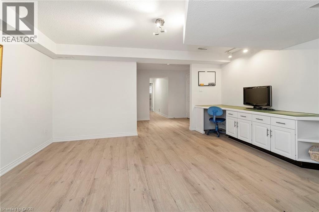 18 STONEGATE DRIVE - 45