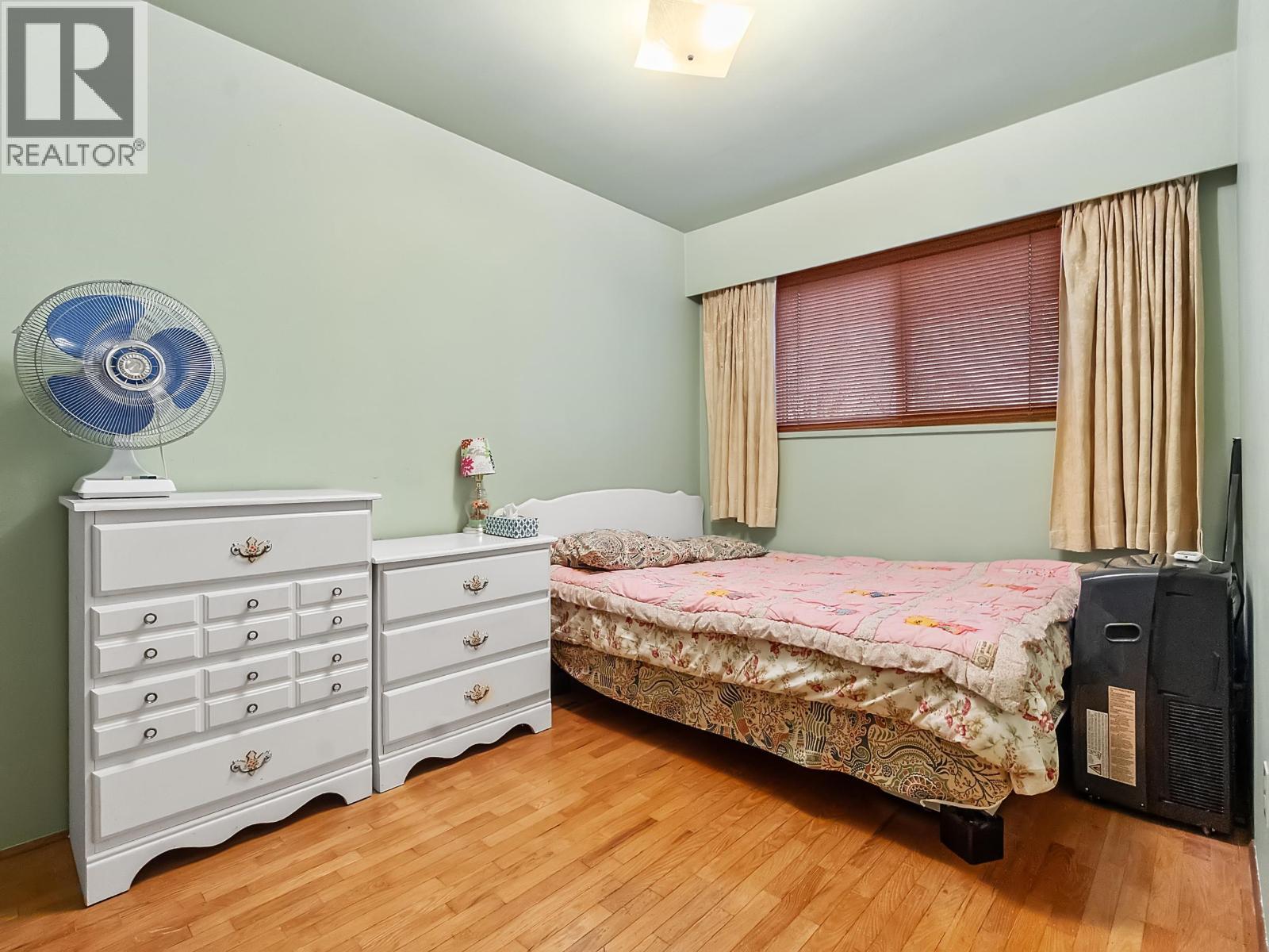 352 E 38TH AVENUE, Vancouver