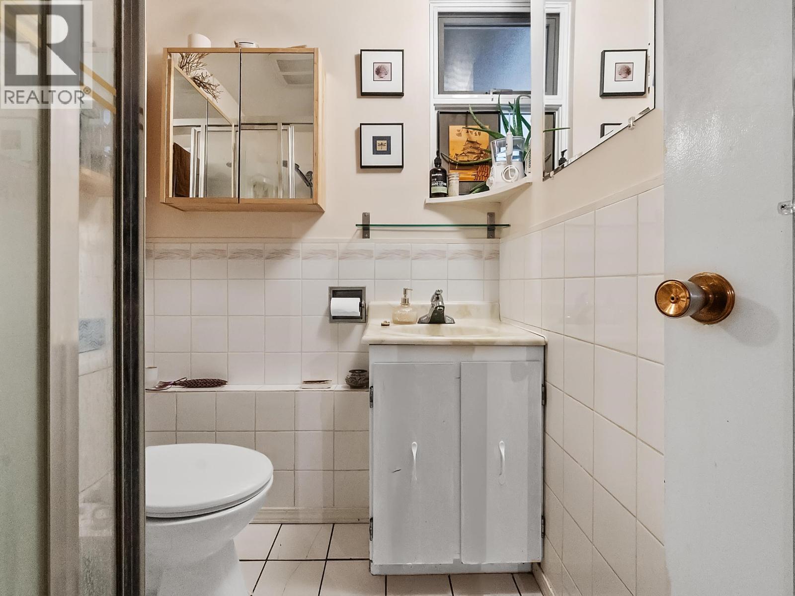 352 E 38TH AVENUE, Vancouver