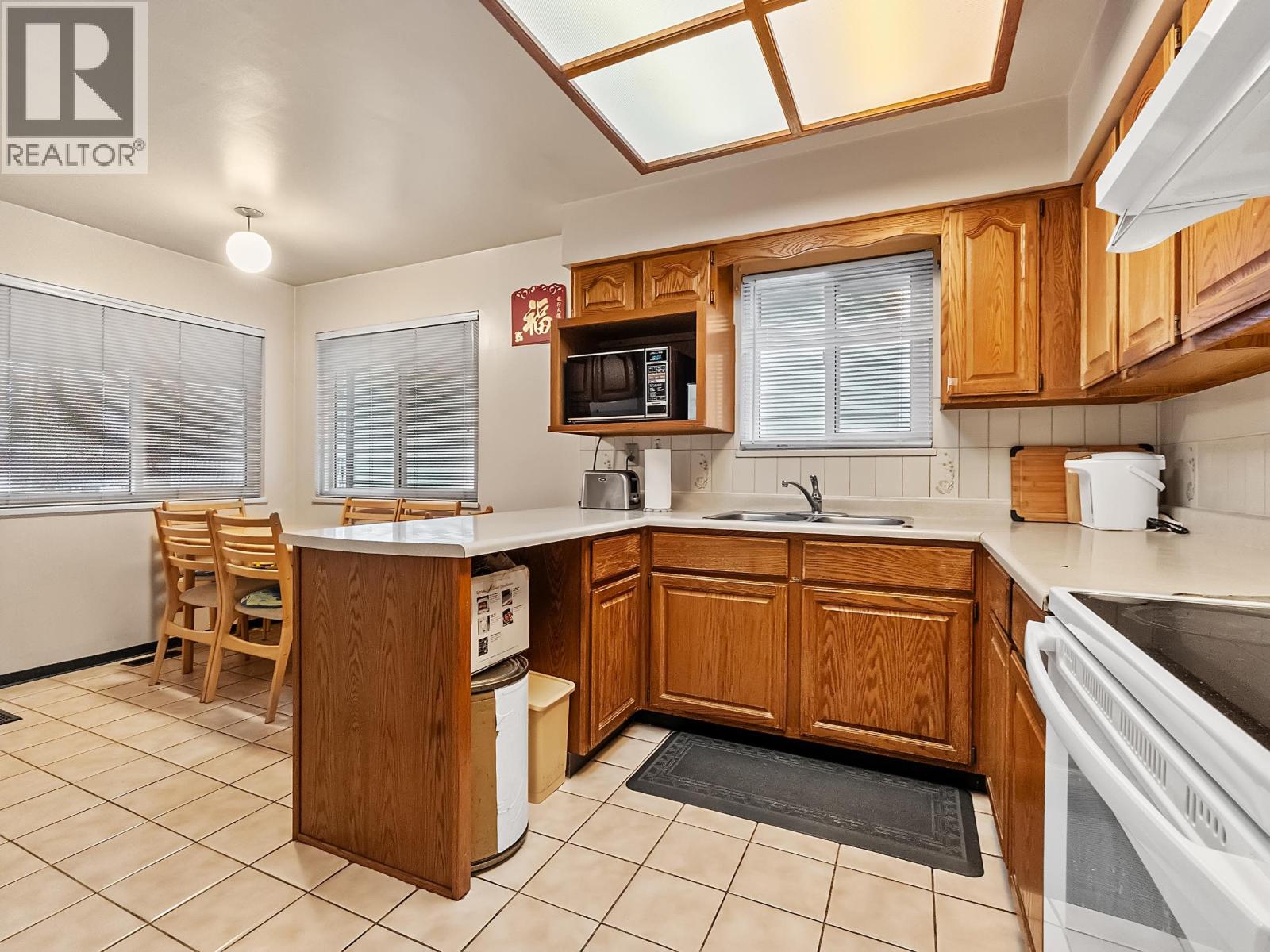 352 E 38TH AVENUE, Vancouver