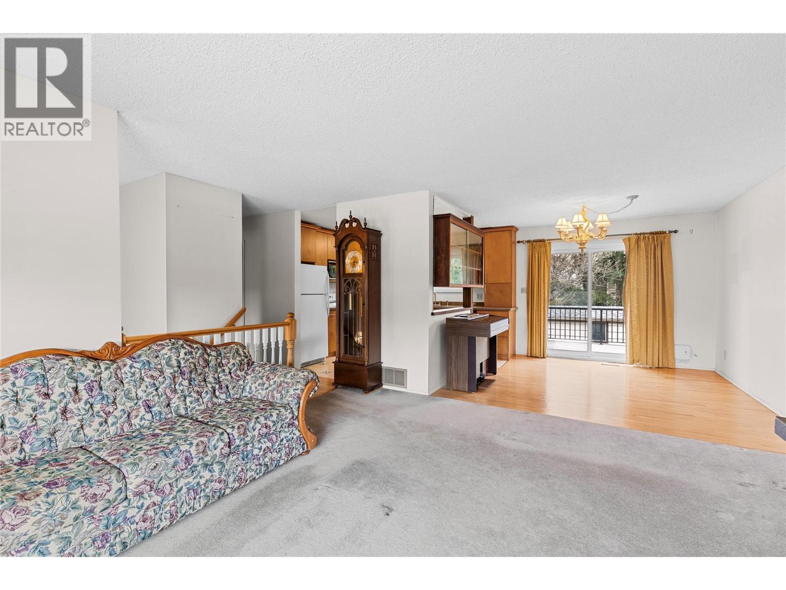 3921 14 Street - 8