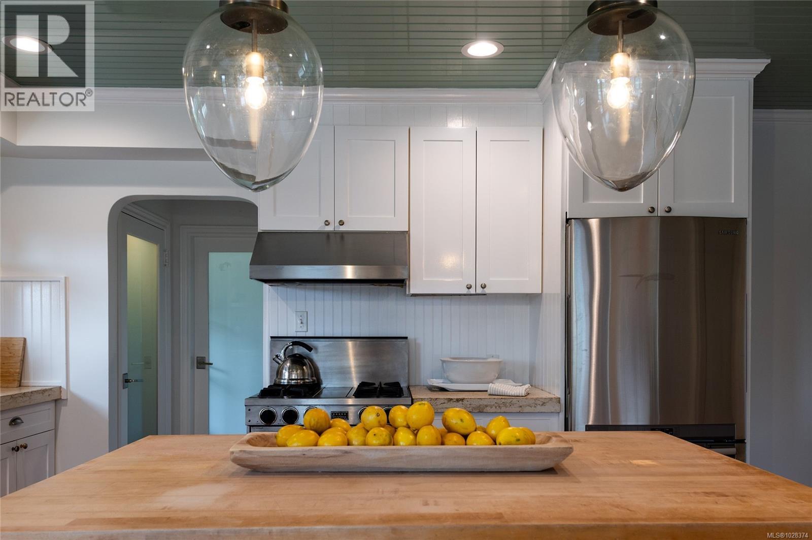 2709 Burdick Ave, Oak Bay