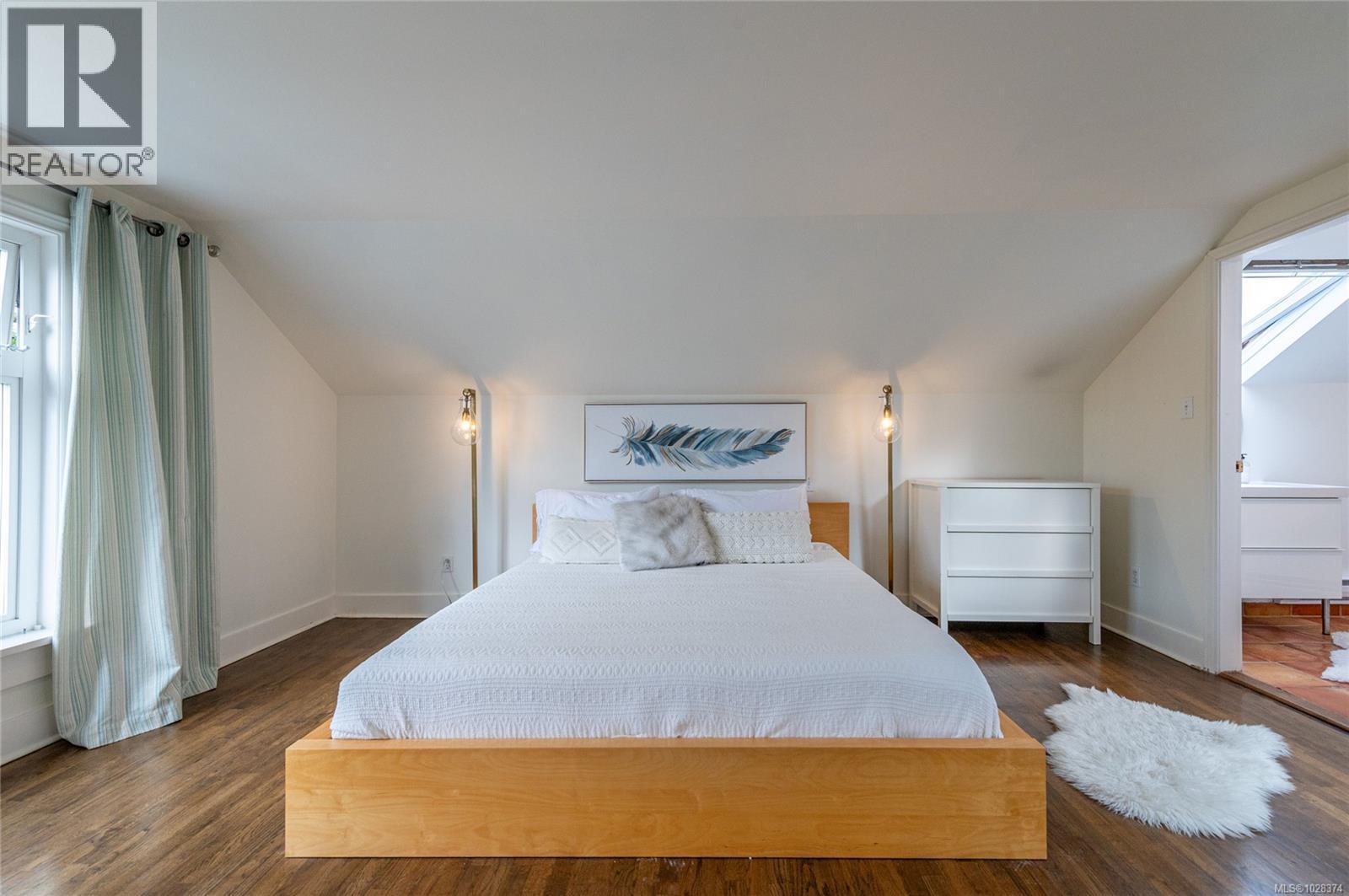 2709 Burdick Ave, Oak Bay