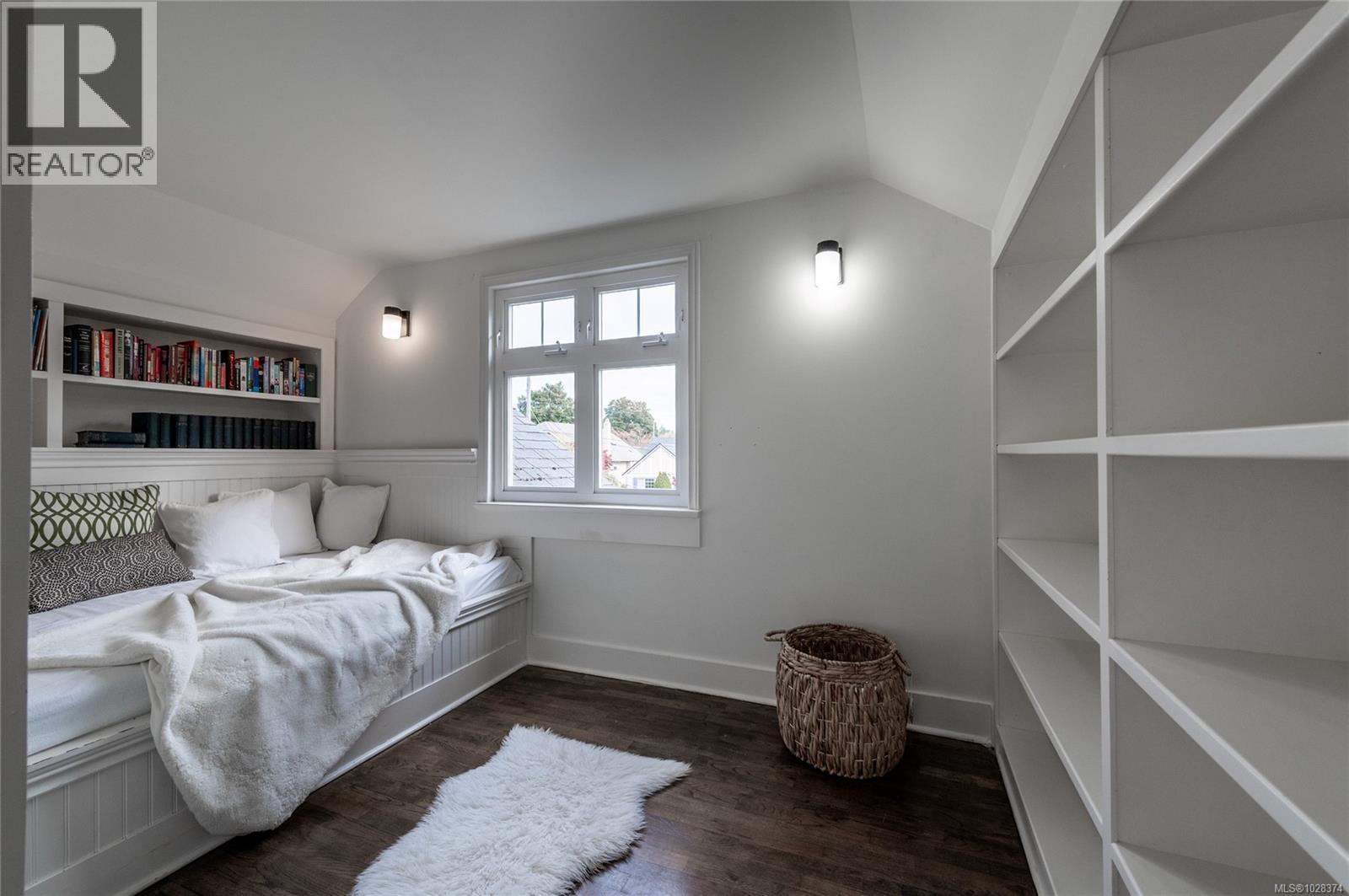 2709 Burdick Ave, Oak Bay