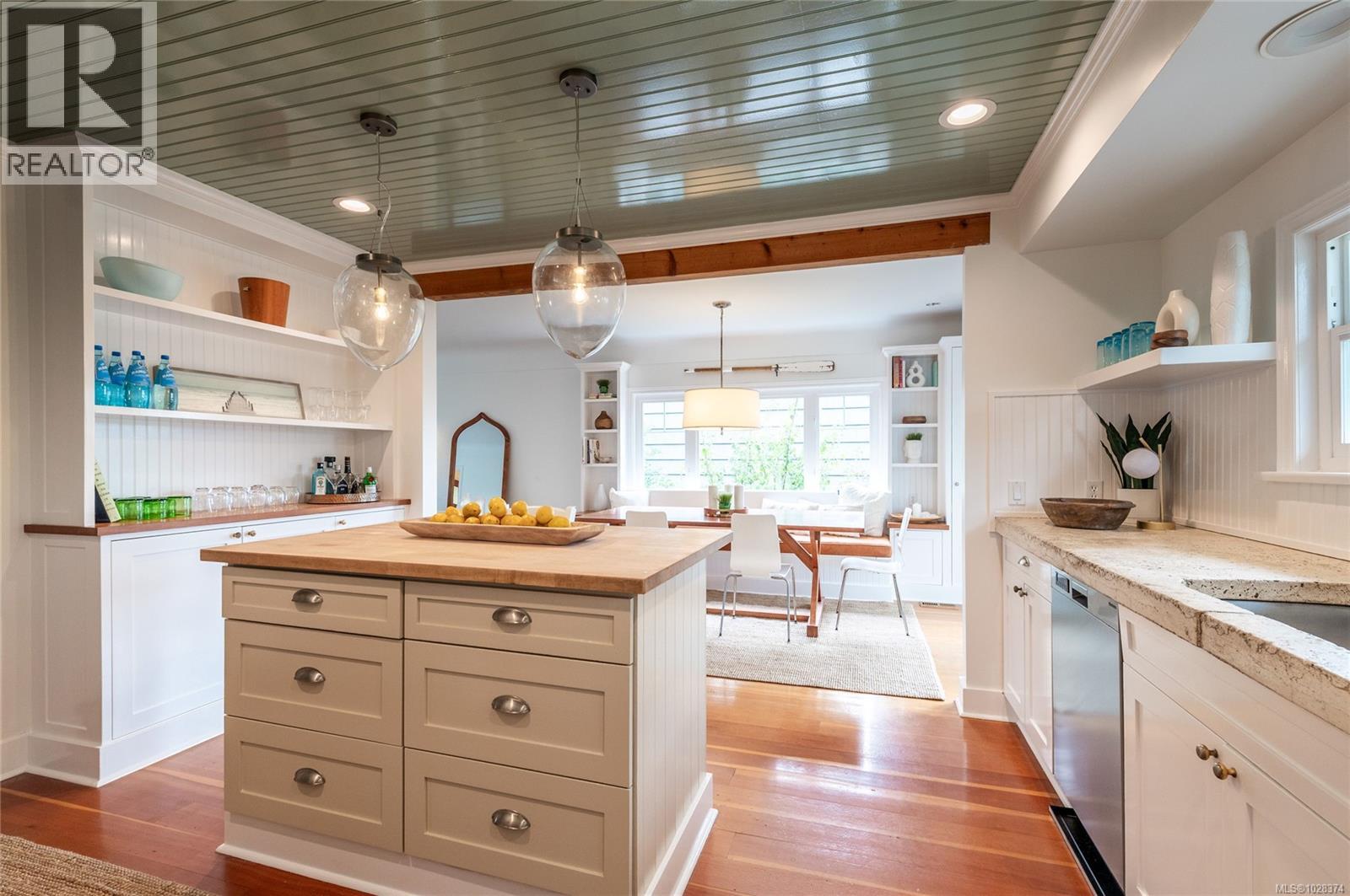 2709 Burdick Ave, Oak Bay