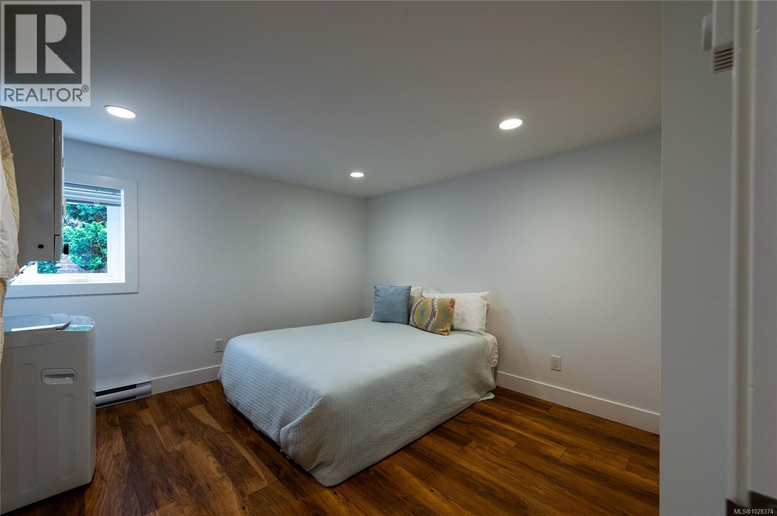 2709 Burdick Ave, Oak Bay