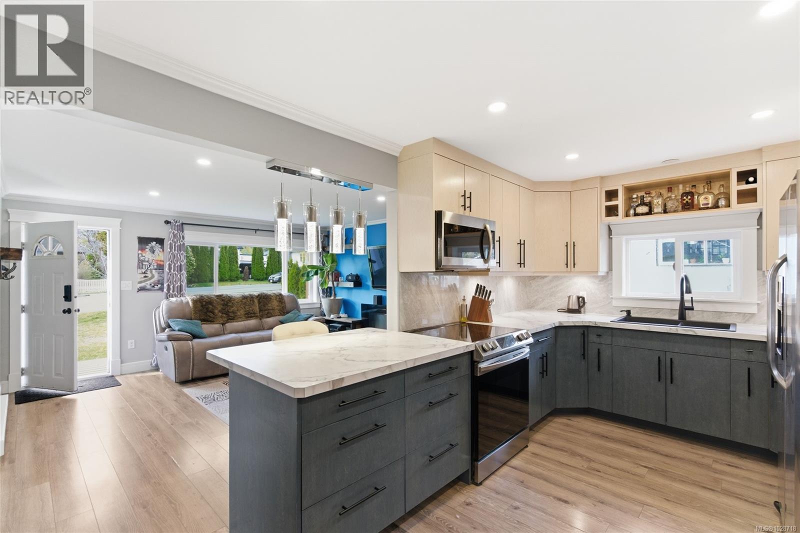 740 OAKLEY ST - Image 2