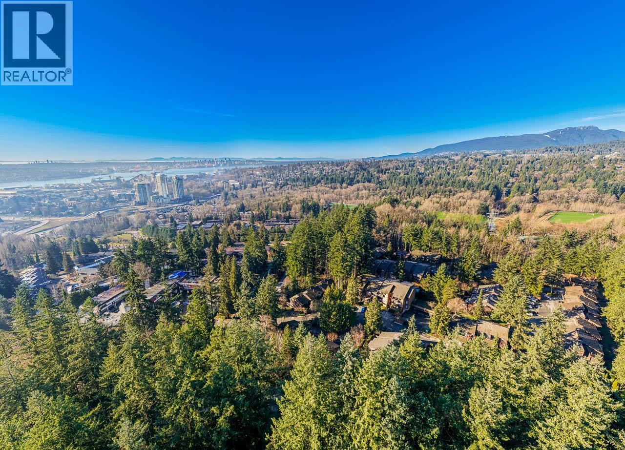 2076 PURCELL WAY, North Vancouver