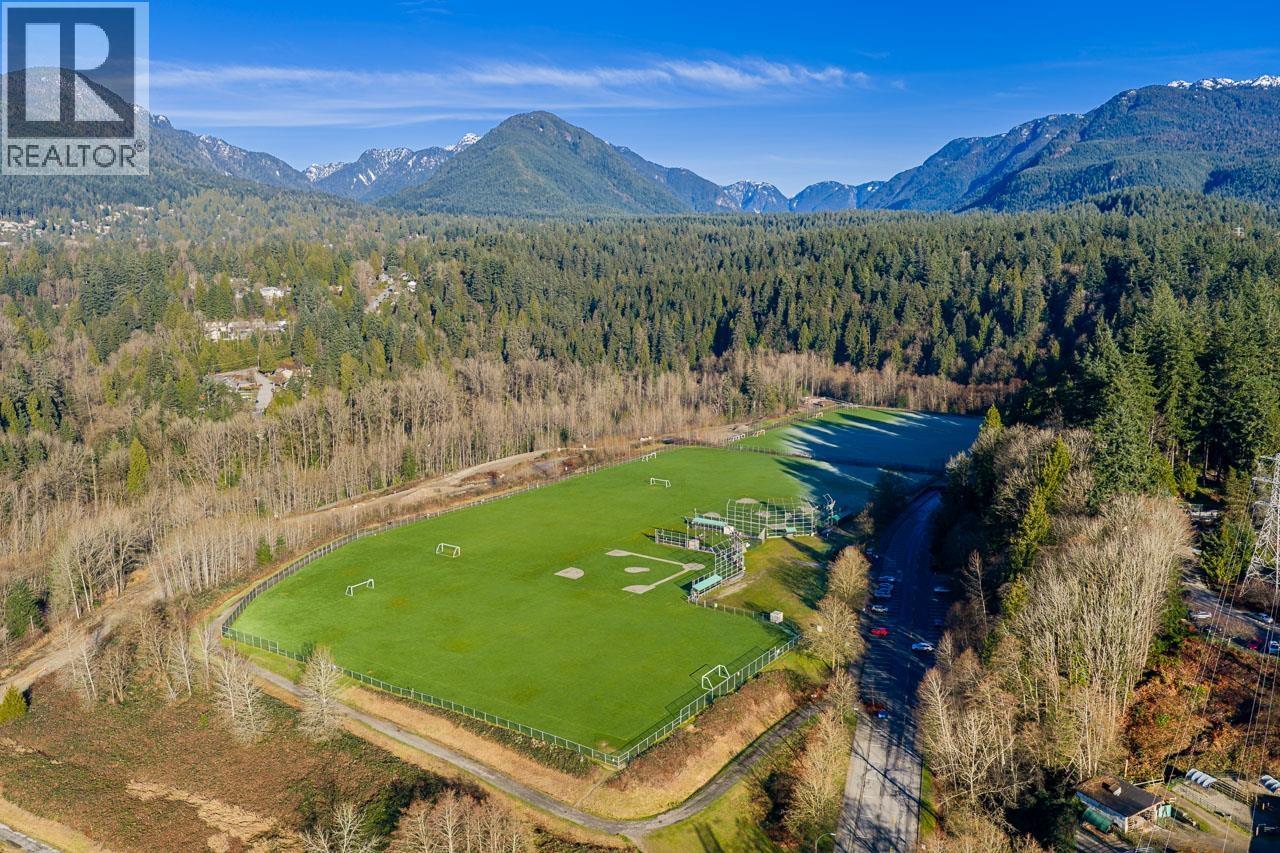 2076 PURCELL WAY, North Vancouver