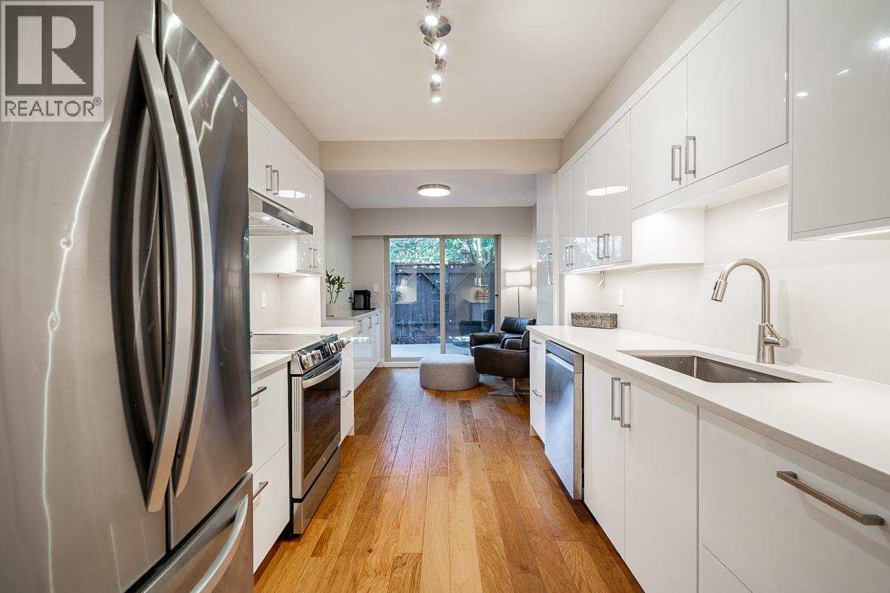 2076 PURCELL WAY, North Vancouver