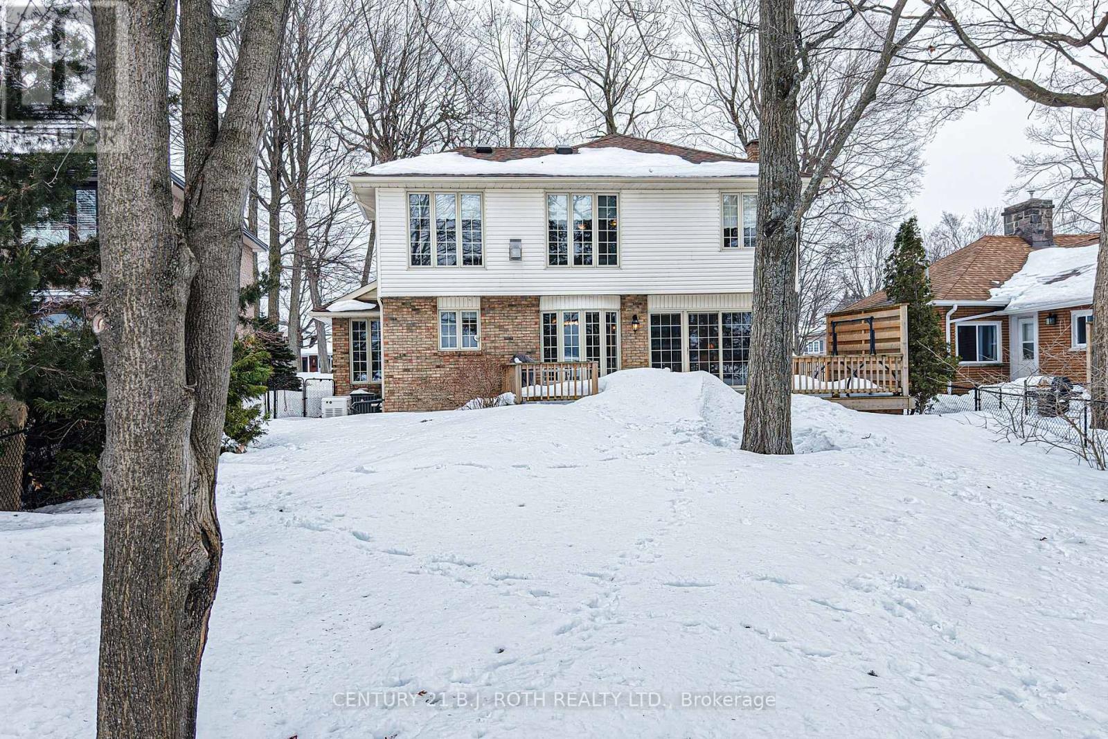 698 BROADVIEW AVENUE - 6