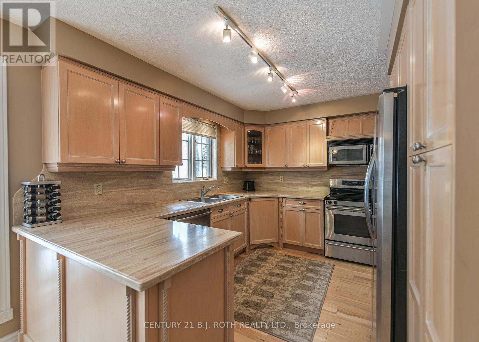 698 BROADVIEW AVENUE - 17