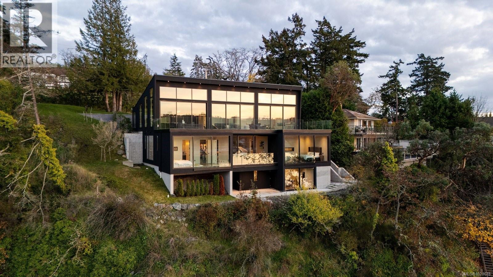  2701 Sea View Road, Saanich