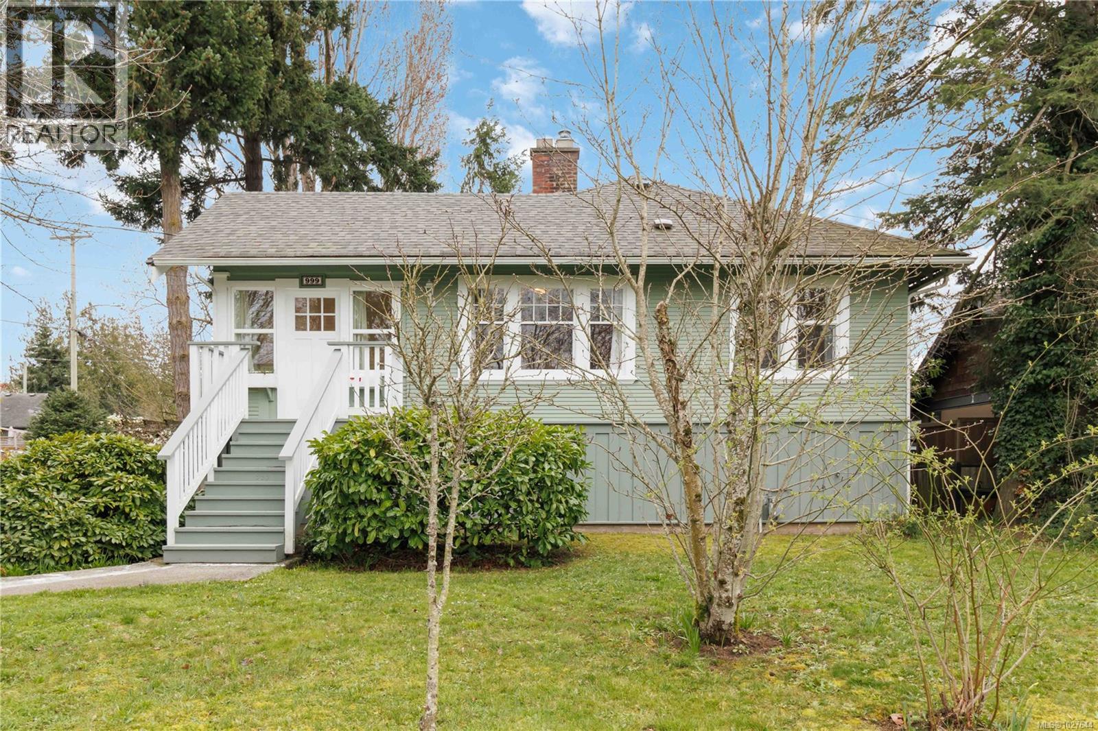  999 Darwin Avenue, Saanich