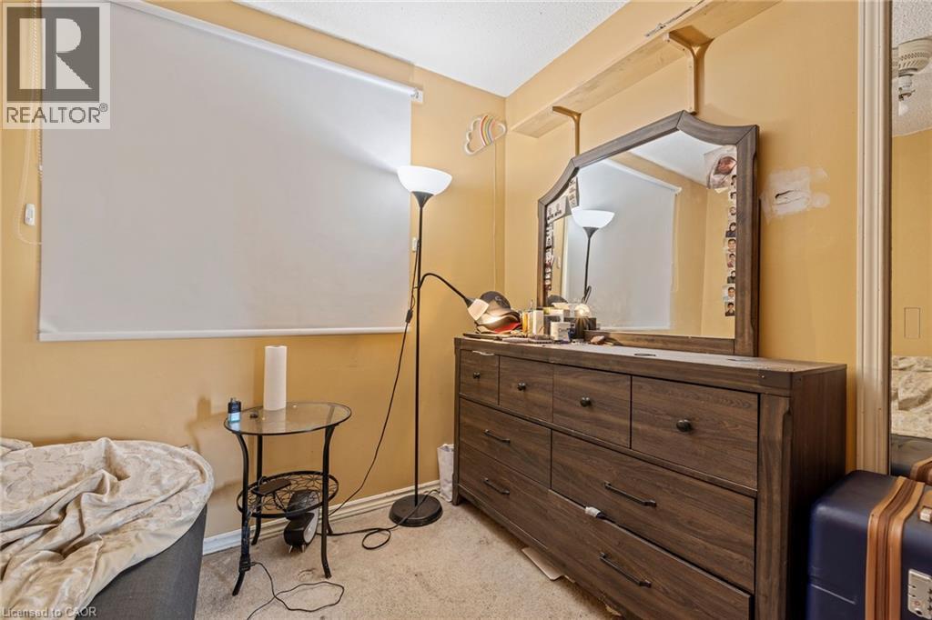 490 QUEEN VICTORIA DRIVE - 12