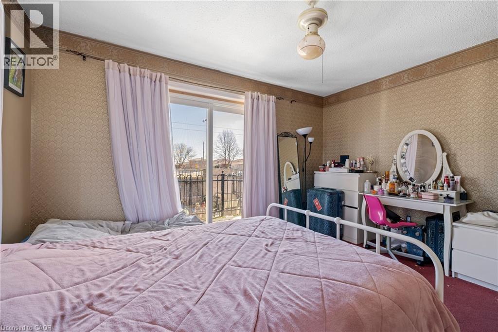 490 QUEEN VICTORIA DRIVE - 14
