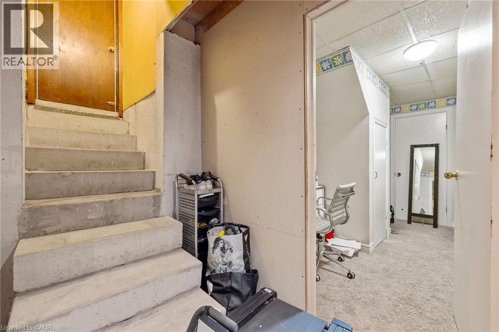 490 QUEEN VICTORIA DRIVE - 19