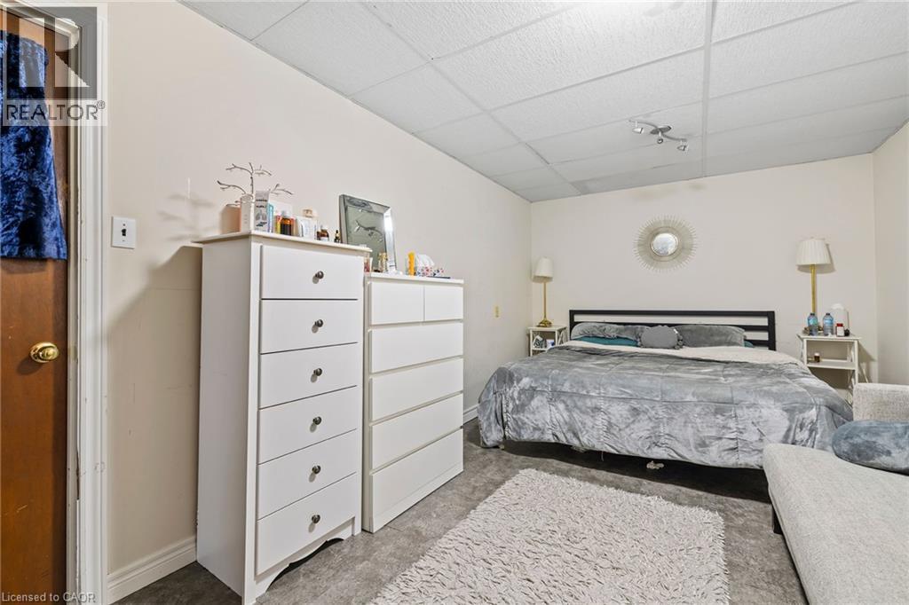 490 QUEEN VICTORIA DRIVE - 22