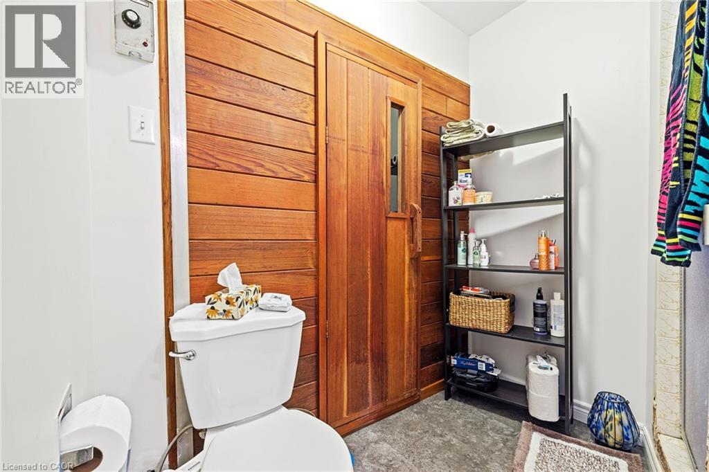 490 QUEEN VICTORIA DRIVE - 25