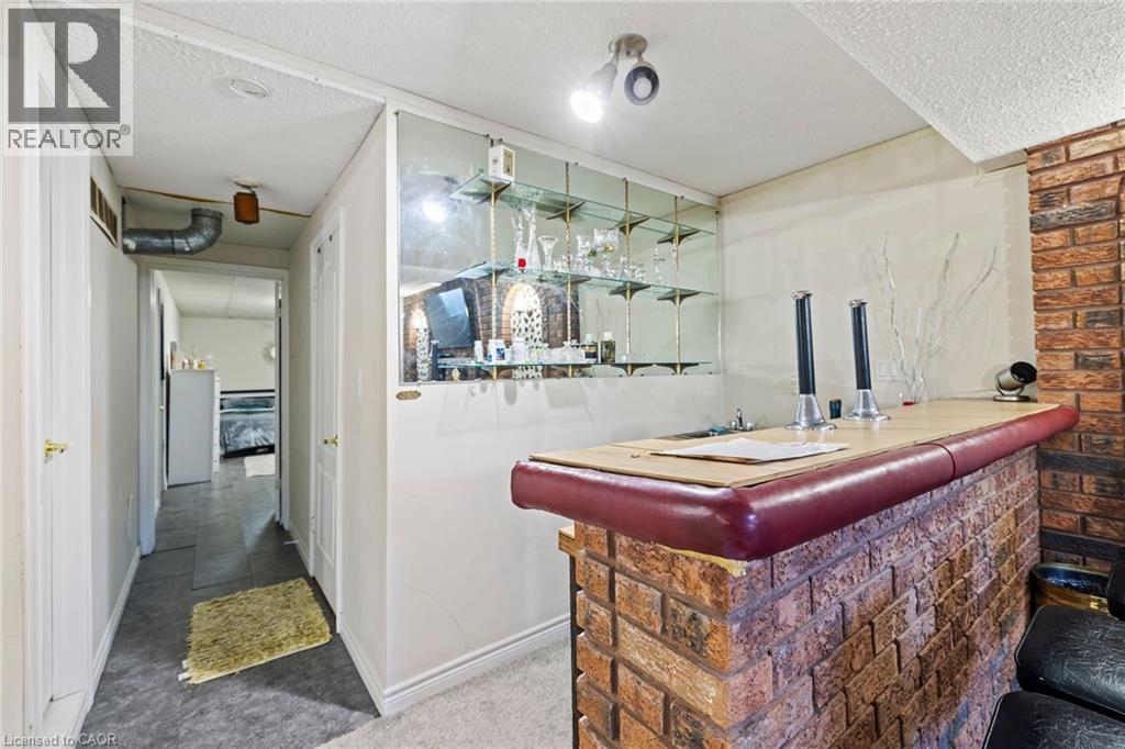 490 QUEEN VICTORIA DRIVE - 28