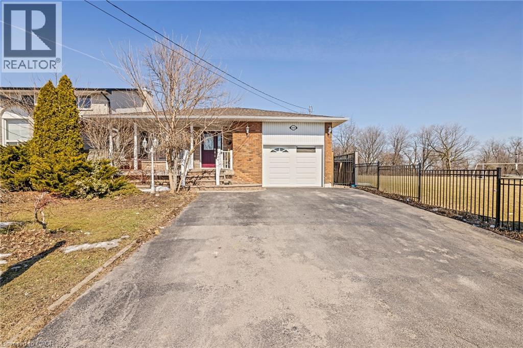 490 QUEEN VICTORIA DRIVE - 3