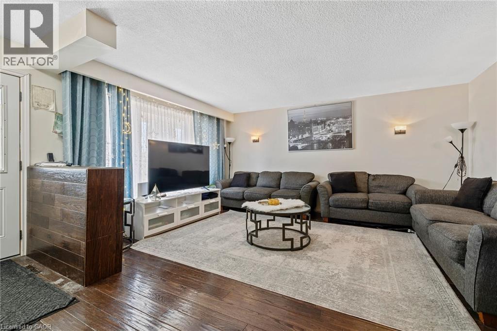490 QUEEN VICTORIA DRIVE - 6