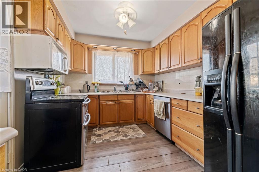 490 QUEEN VICTORIA DRIVE - 7
