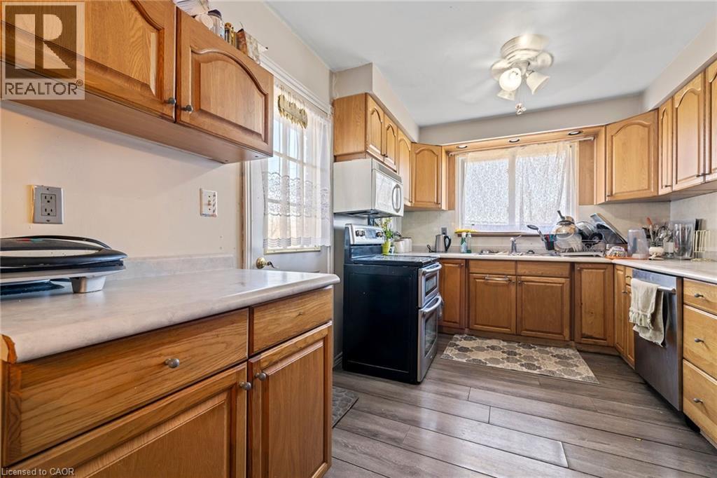 490 QUEEN VICTORIA DRIVE - 8