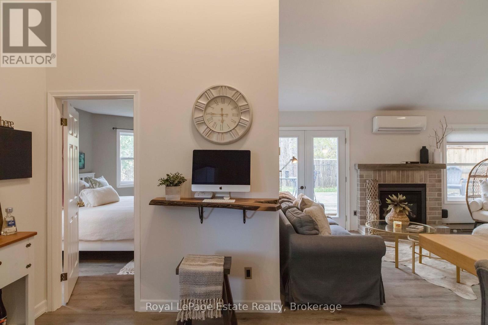 357 TYENDINAGA DRIVE - 24