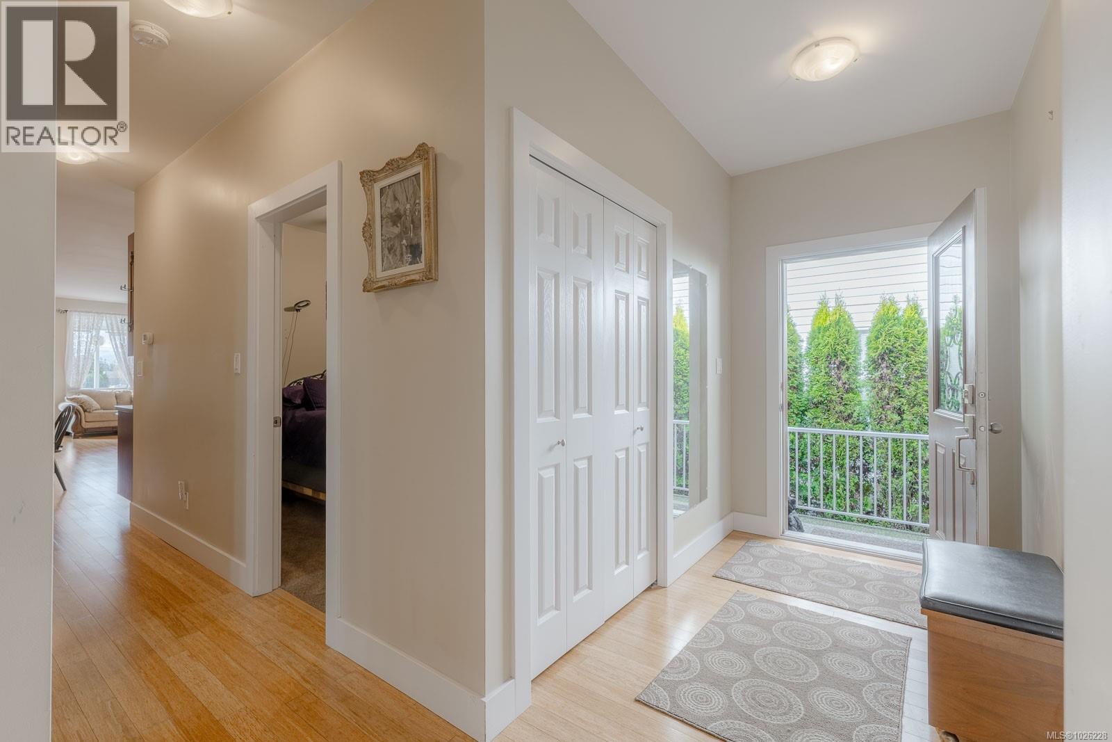 #2 3908 MARPOLE ST - 6