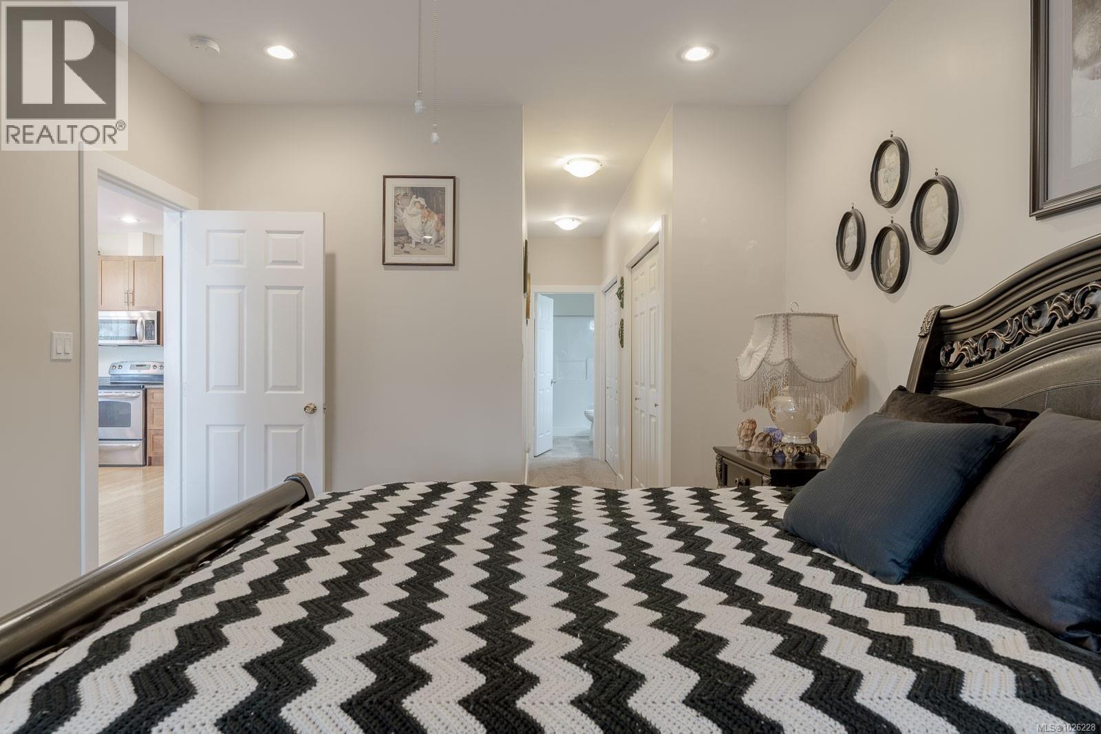 #2 3908 MARPOLE ST - 14