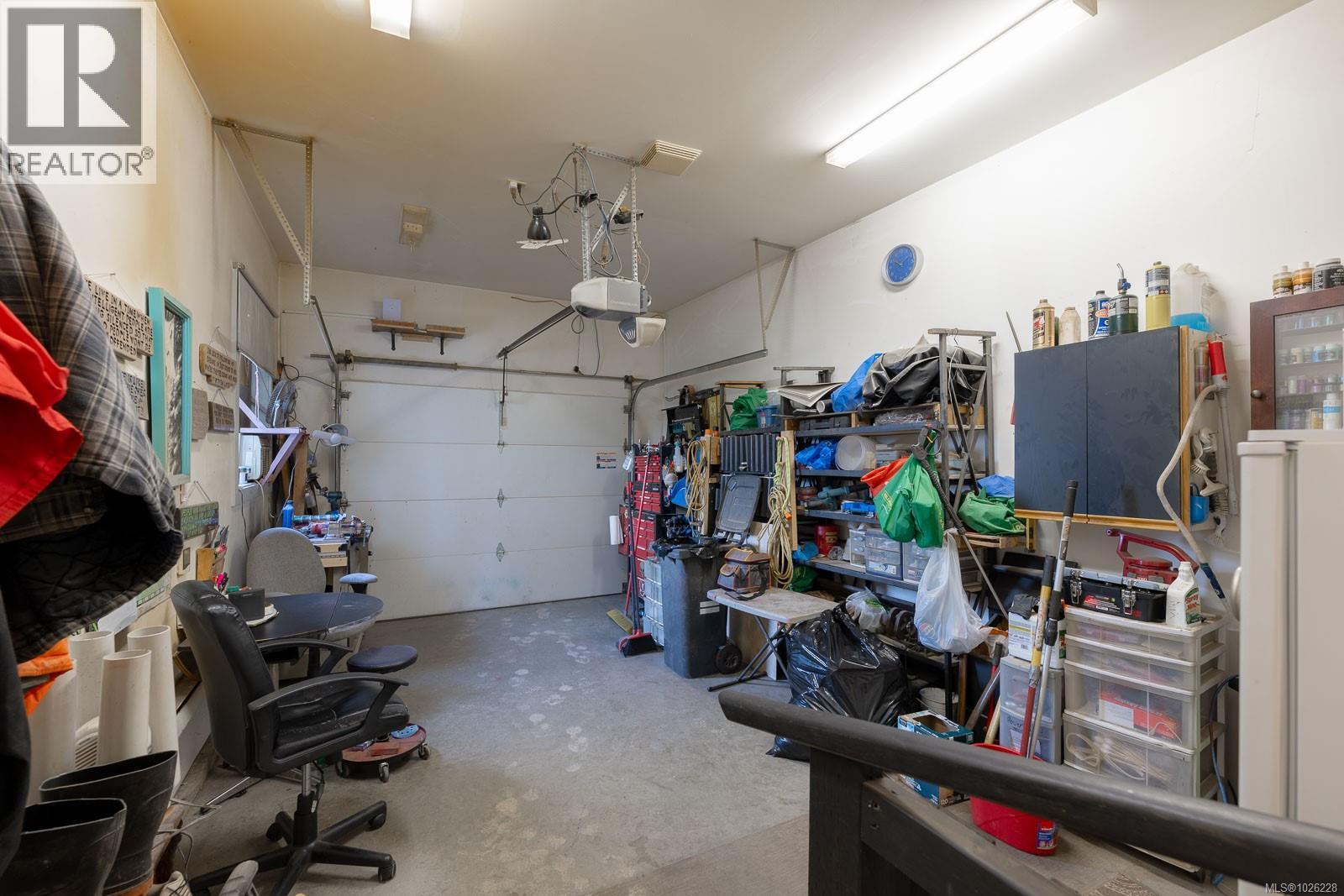 #2 3908 MARPOLE ST - 23