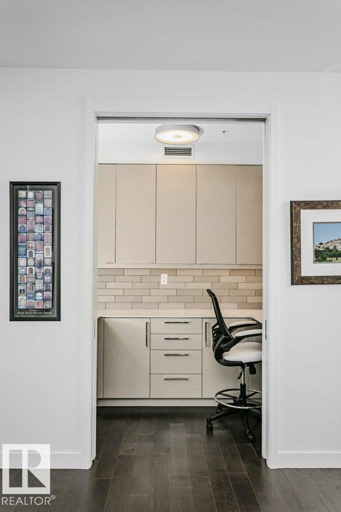 #4401 10360 102 ST NW, Edmonton