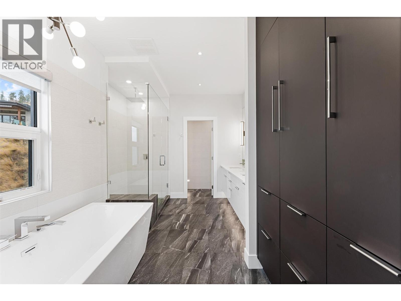  3596 Arrowroot Drive, Kelowna