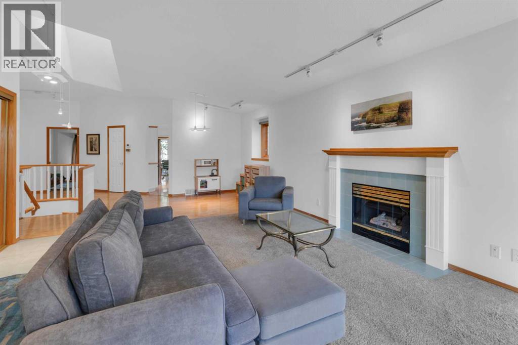 4 Christie Gardens SW, Calgary, Alberta