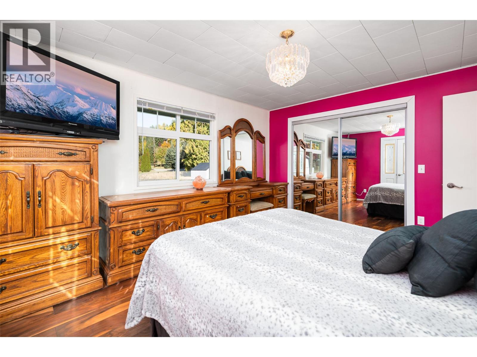 5145 ELSIE HOLMES Road, Wynndel