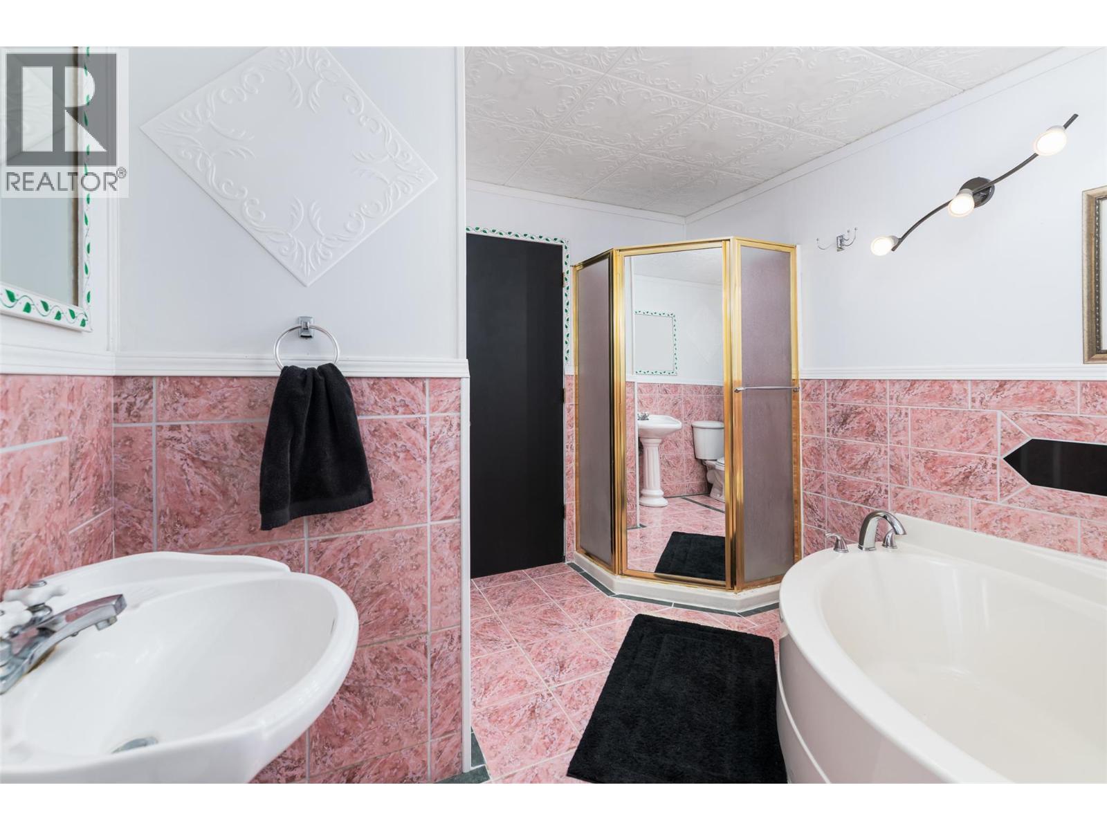 5145 ELSIE HOLMES Road, Wynndel