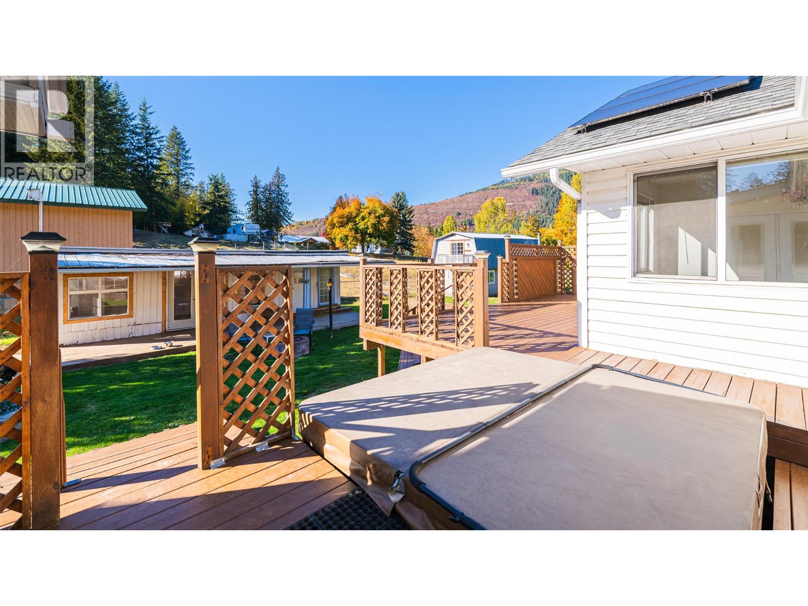 5145 ELSIE HOLMES Road, Wynndel