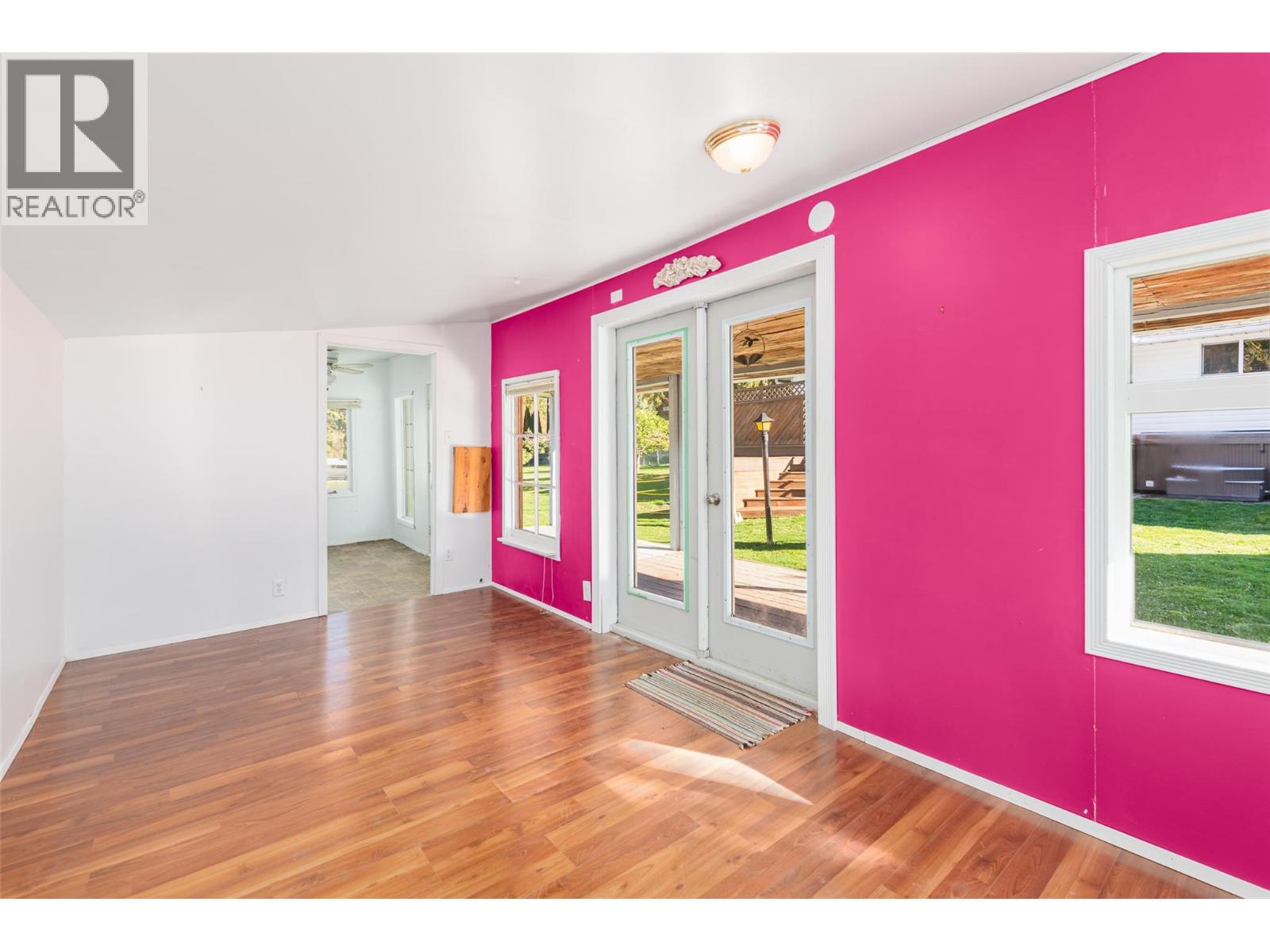 5145 ELSIE HOLMES Road, Wynndel