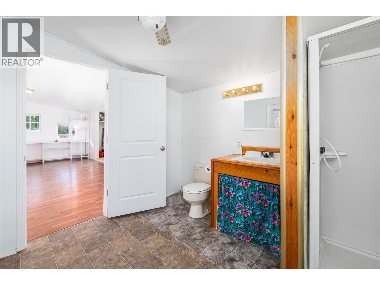 5145 ELSIE HOLMES Road, Wynndel