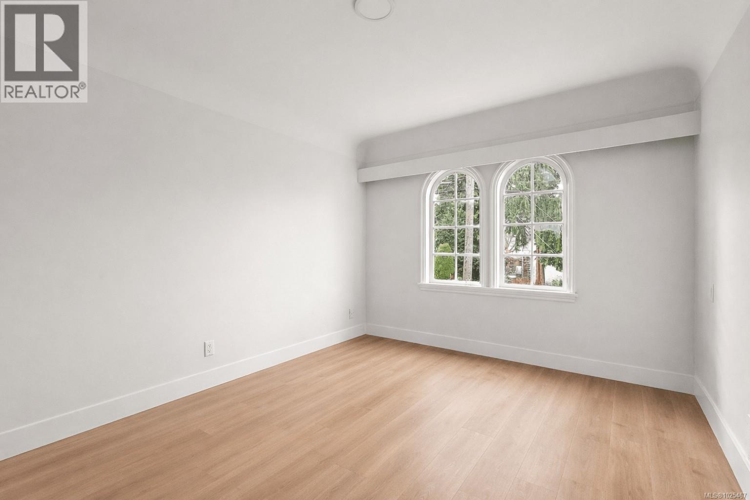 1095 Moss St, Victoria