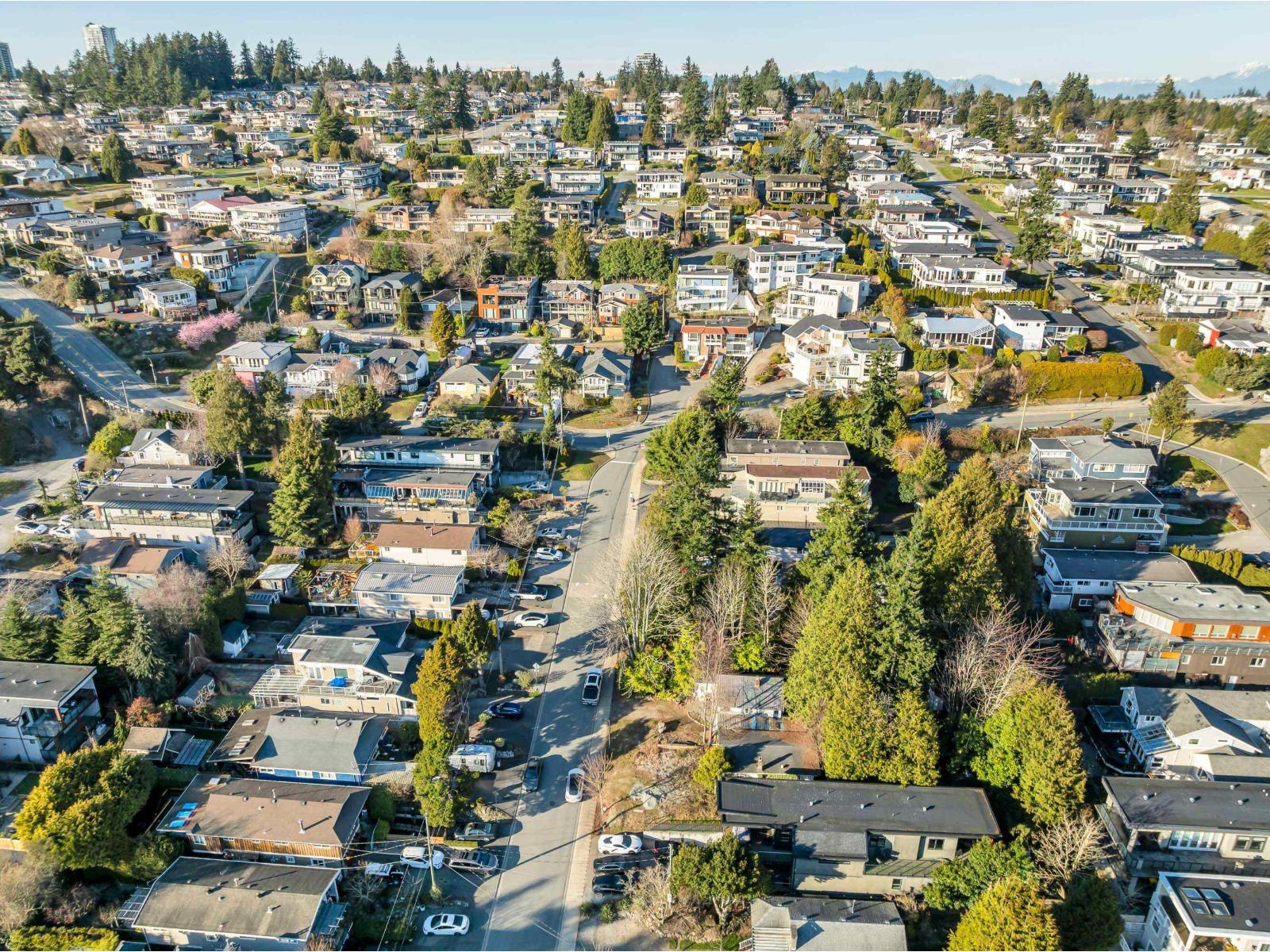 966 MAPLE STREET, White Rock