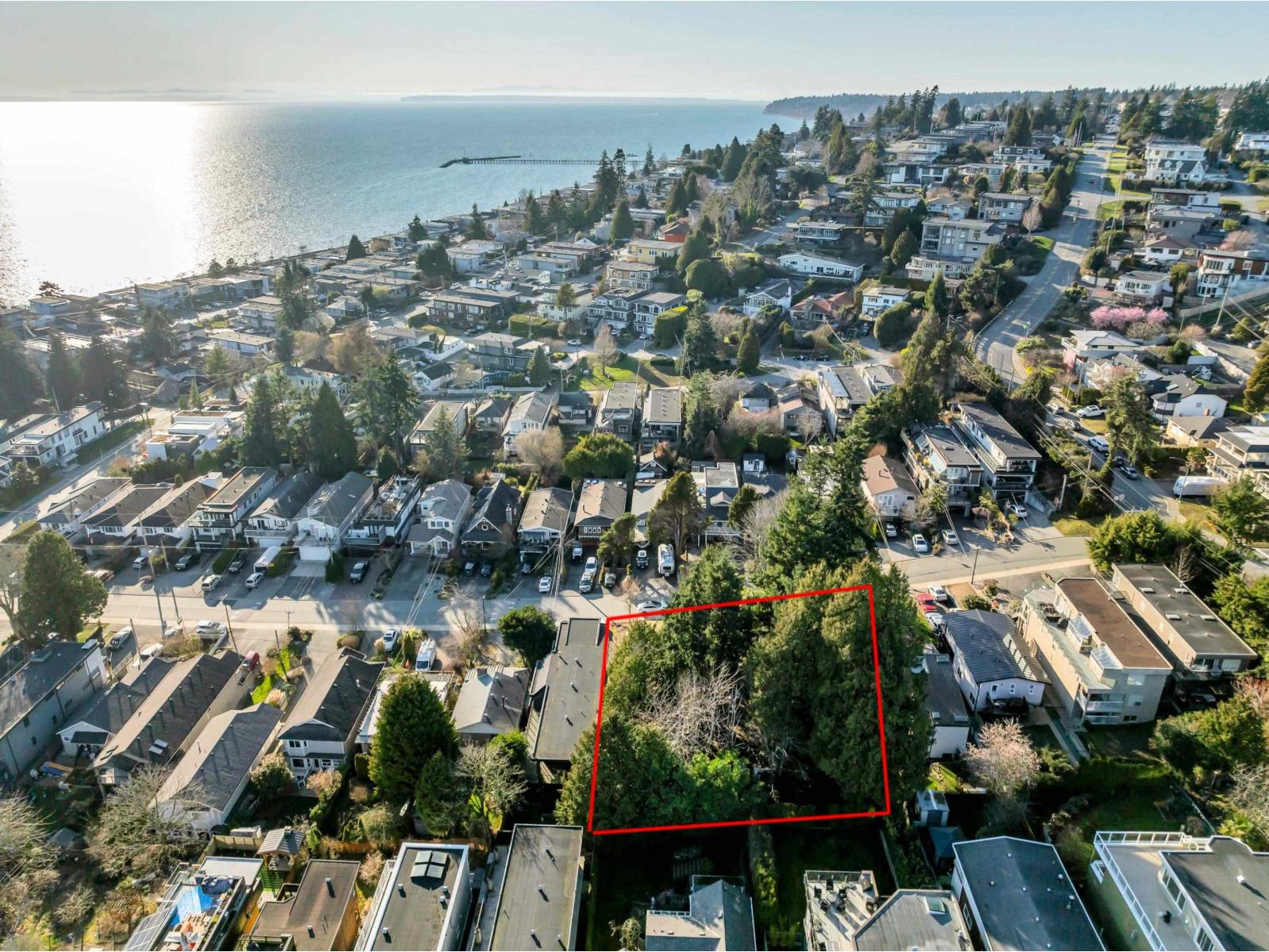 966 MAPLE STREET, White Rock